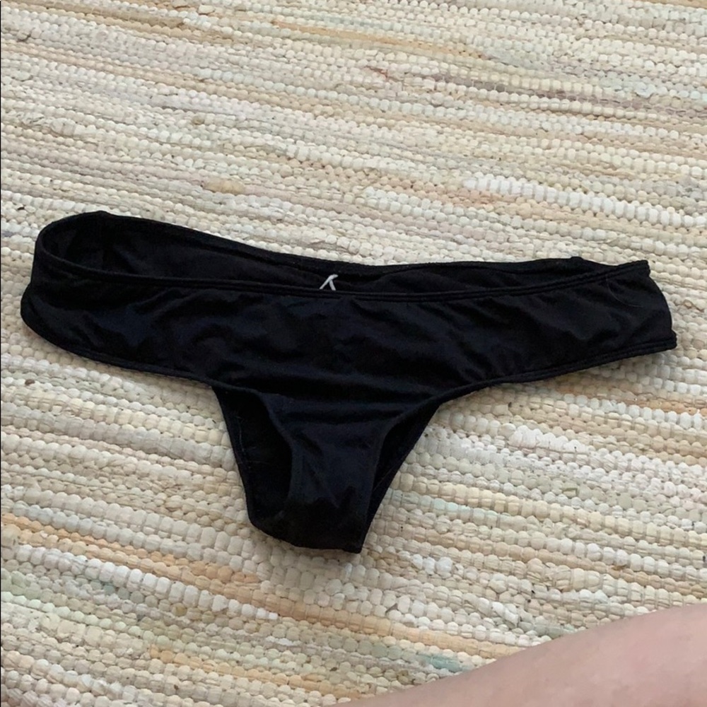 Black bottoms